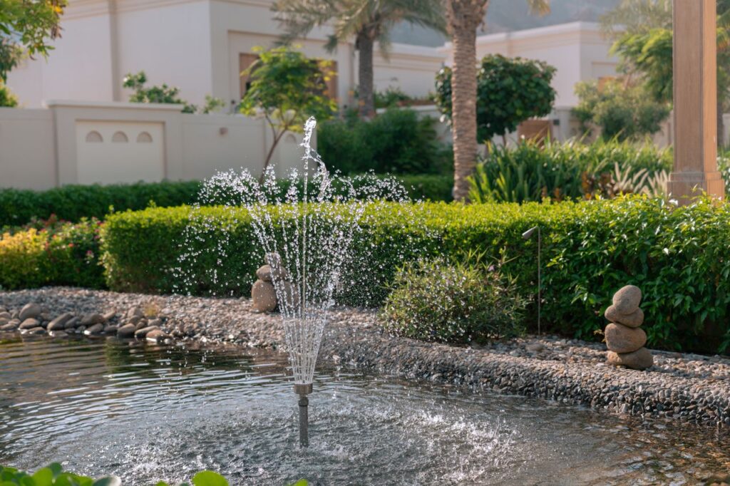 Fontaine de jardin : comment l&rsquo;intégrer pour une ambiance zen réussie